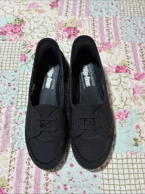 Skechers slip-ins Women's Black Lace-Style Slip-On Flats